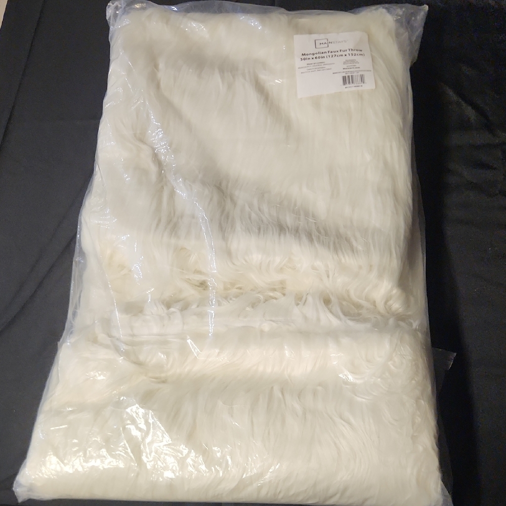 Mainstays Soft White Faux Fur Throw Blanket